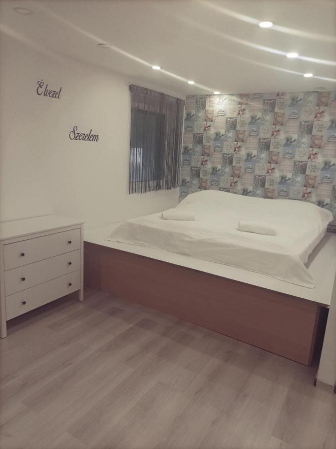 Magnolia Apartman Apartment Siofok Bagian luar foto