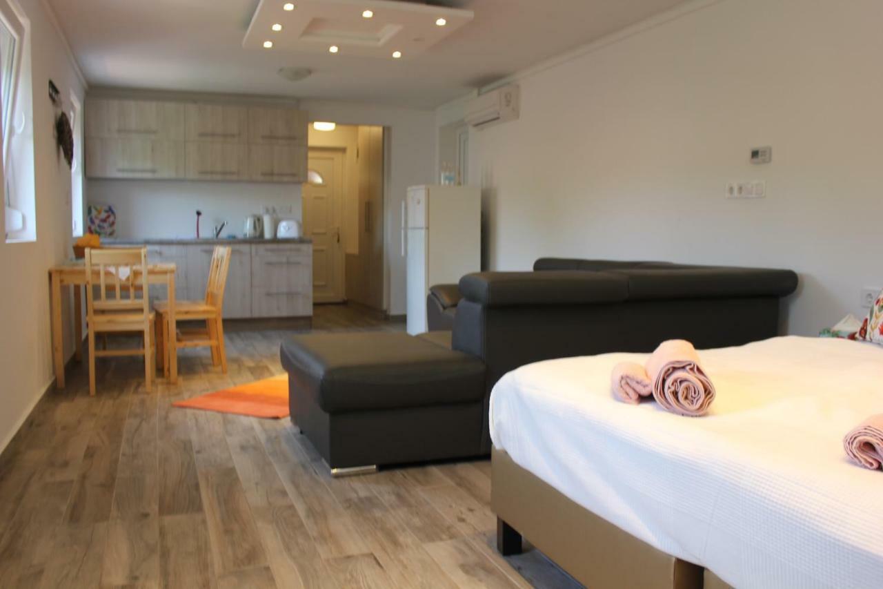 Magnolia Apartman Apartment Siofok Bagian luar foto
